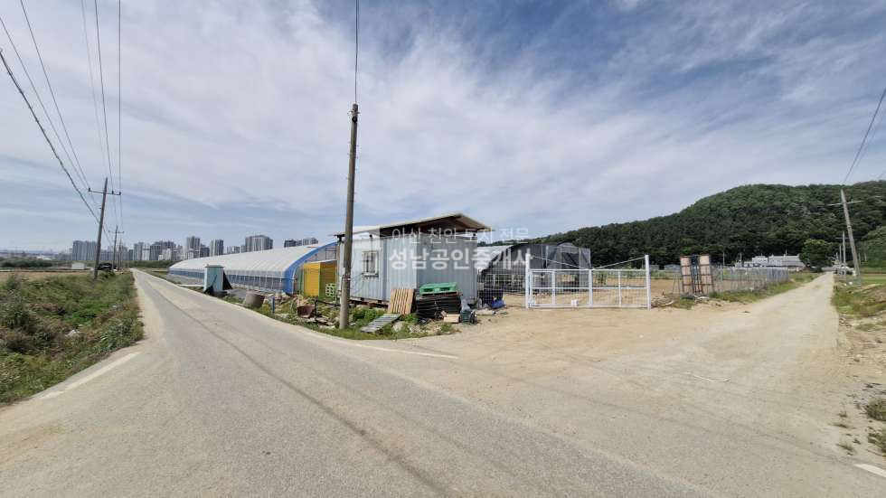 충남 아산시 배방읍 세교리 성토해놓은 농지 비닐하우스 있음 매매 매물번호 10018 사진 1